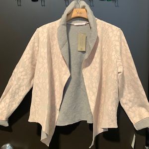 Cut loos women’s jacket.